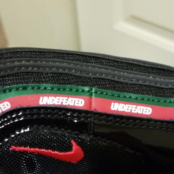 Nike Aire Max 97 OG/UNDEFEATED - Picture 3 of 7